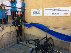 mario cipollini in visita alla scuola media poli di molfetta